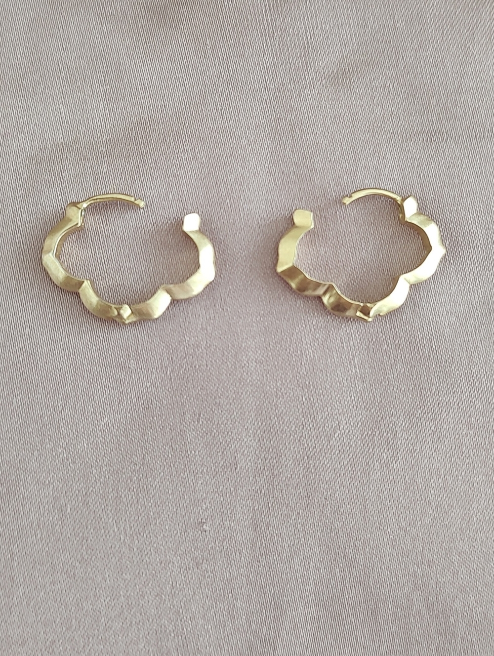 Kendra Scott Abbie Small Hoops - Picture 4 of 4
